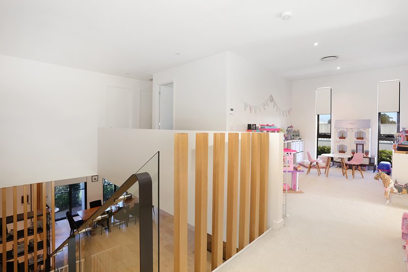 Photo - 1 The Boulevarde , Benowa QLD 4217 - Image 21