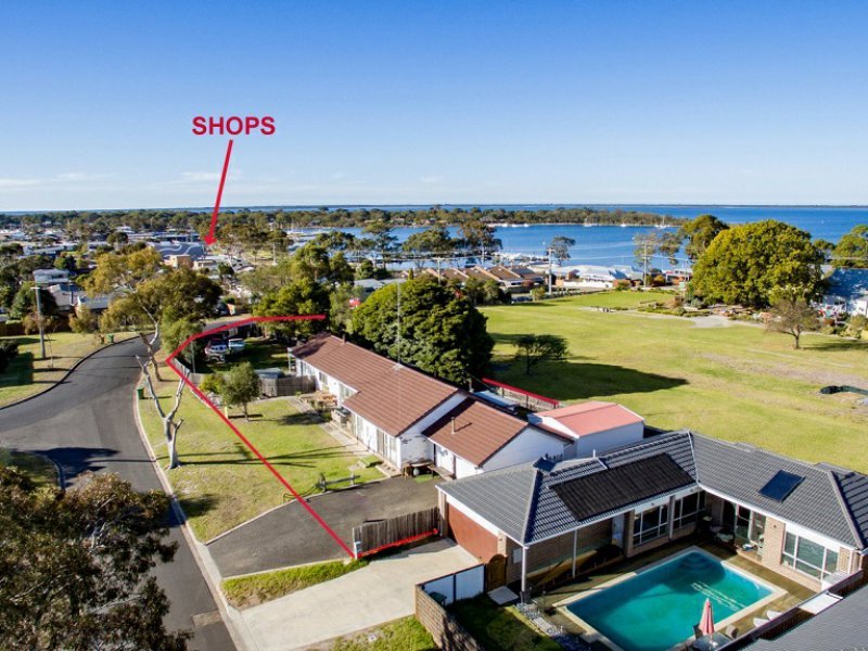 1 Toonalook Parade, Paynesville VIC 3880