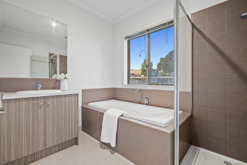 Photo - 1 Tooradin Crescent, Doreen VIC 3754 - Image 10