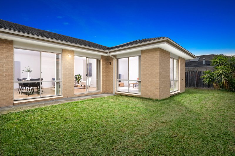 Photo - 1 Tooradin Crescent, Doreen VIC 3754 - Image 12