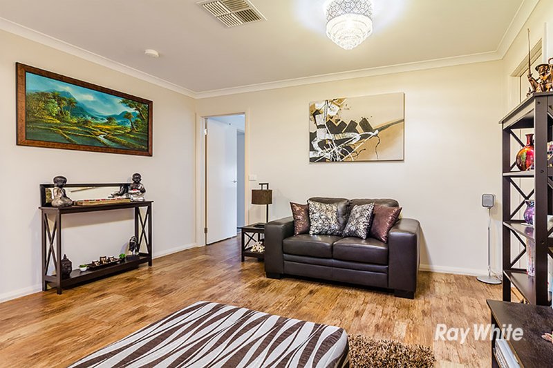 Photo - 1 Torney Street, Cranbourne East VIC 3977 - Image 5