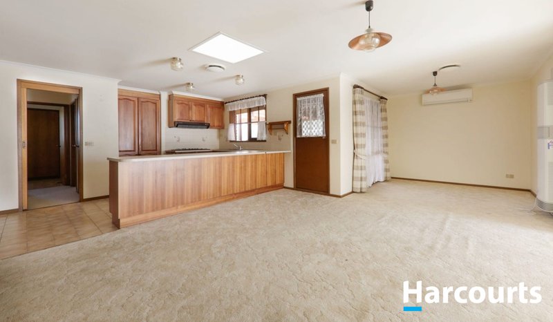 Photo - 1 Tottington Rise, Berwick VIC 3806 - Image 2