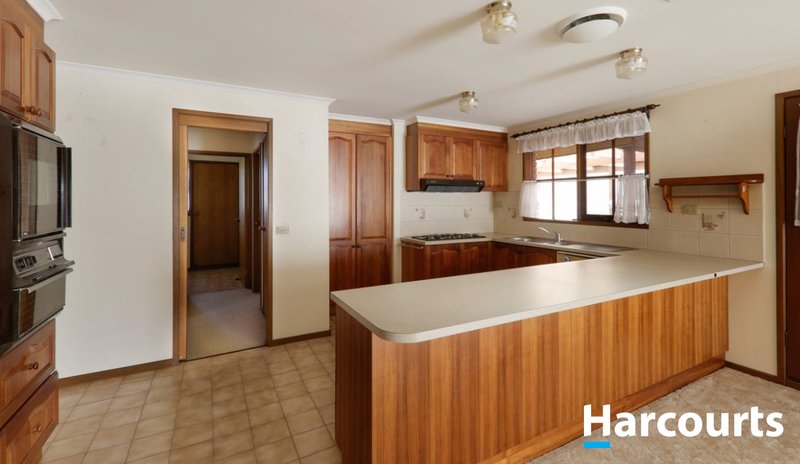 Photo - 1 Tottington Rise, Berwick VIC 3806 - Image 4