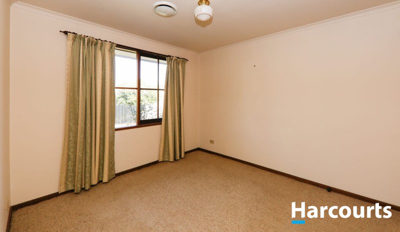 Photo - 1 Tottington Rise, Berwick VIC 3806 - Image 6