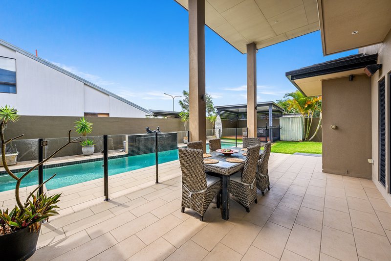 Photo - 1 Tradewinds Avenue, Paradise Point QLD 4216 - Image 8