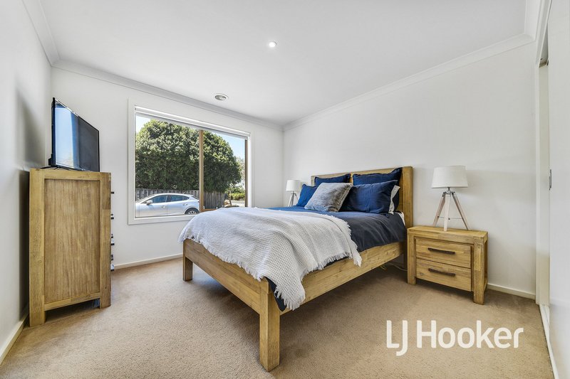 Photo - 1 Trinidad Walk, Pakenham VIC 3810 - Image 6