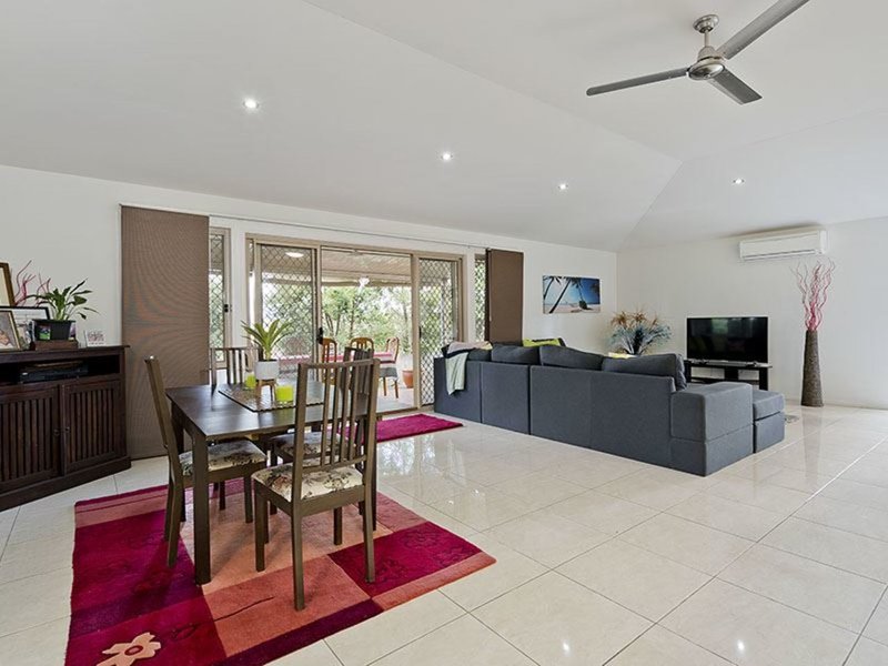 Photo - 1 Tudor Close, Petrie QLD 4502 - Image 2