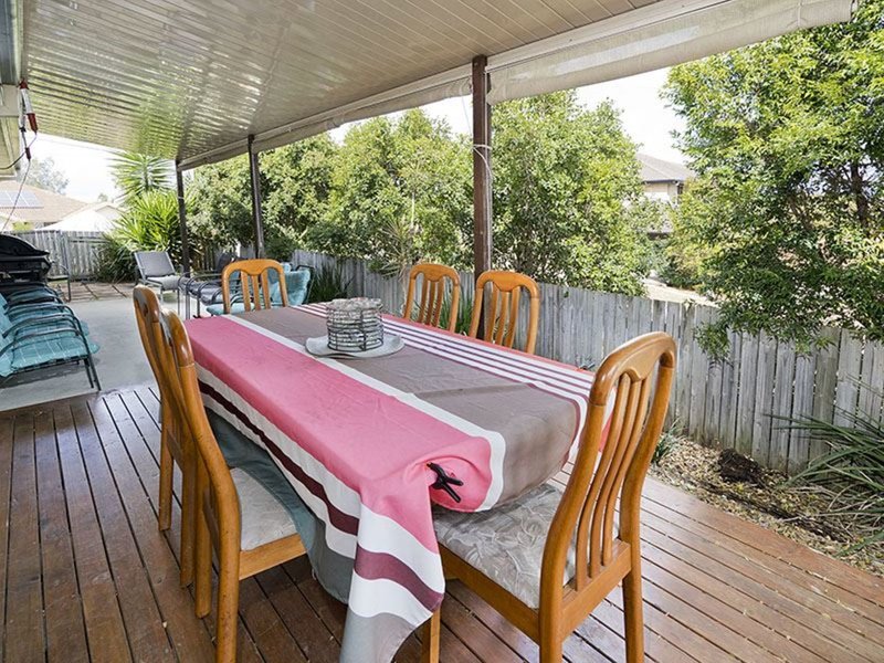 Photo - 1 Tudor Close, Petrie QLD 4502 - Image 5