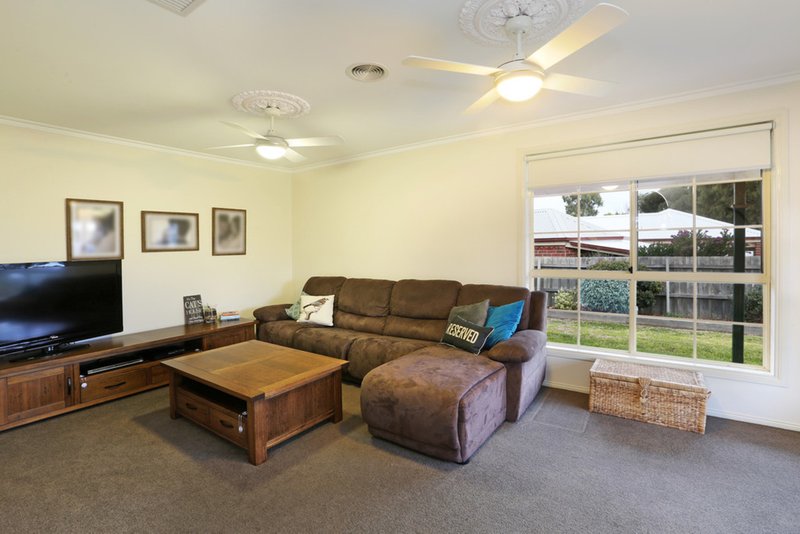 Photo - 1 Veedale Court, Lara VIC 3212 - Image 2