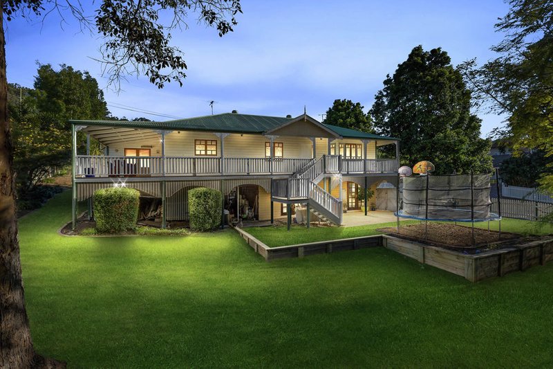 1 Verwood Court, Ferny Hills QLD 4055