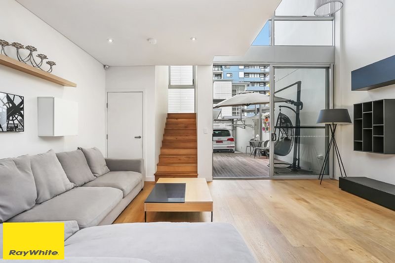 Photo - 1 Victoria Park Prade , Zetland NSW 2017 - Image 1