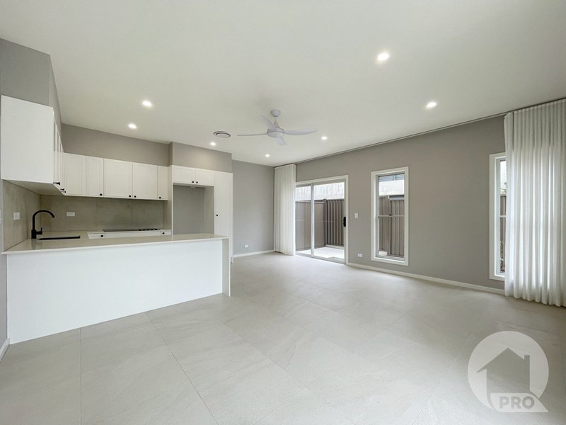 Photo - 1 View Street, Holland Park QLD 4121 - Image 3