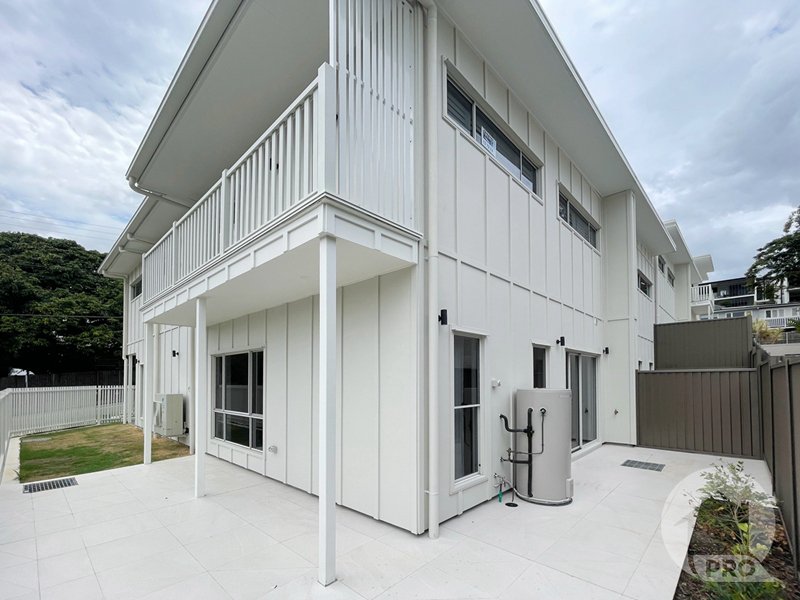 Photo - 1 View Street, Holland Park QLD 4121 - Image 13