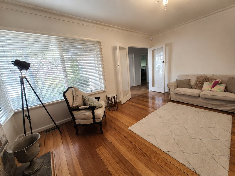 Photo - 1 Violet Court, Blackburn South VIC 3130 - Image 2