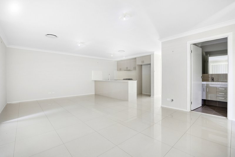 Photo - 1 Wales Avenue, Jordan Springs NSW 2747 - Image 3