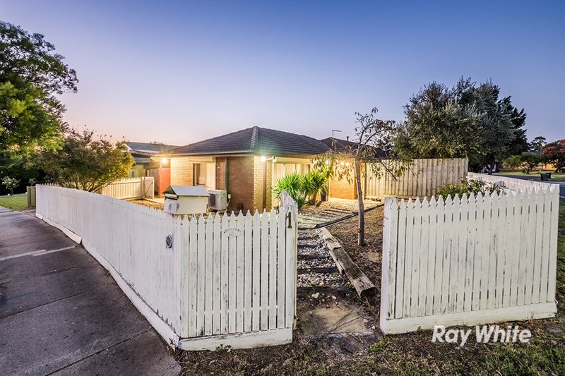 1 Walnut Court, Cranbourne North VIC 3977