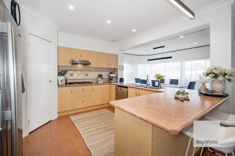 Photo - 1 Waranga Way, Taylors Hill VIC 3037 - Image 6