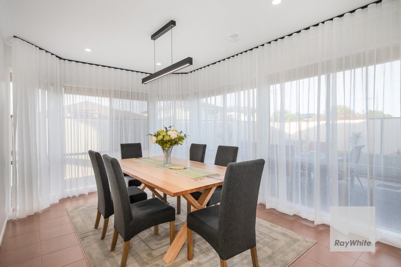 Photo - 1 Waranga Way, Taylors Hill VIC 3037 - Image 7