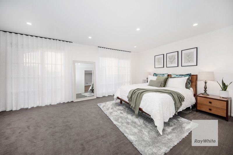 Photo - 1 Waranga Way, Taylors Hill VIC 3037 - Image 12