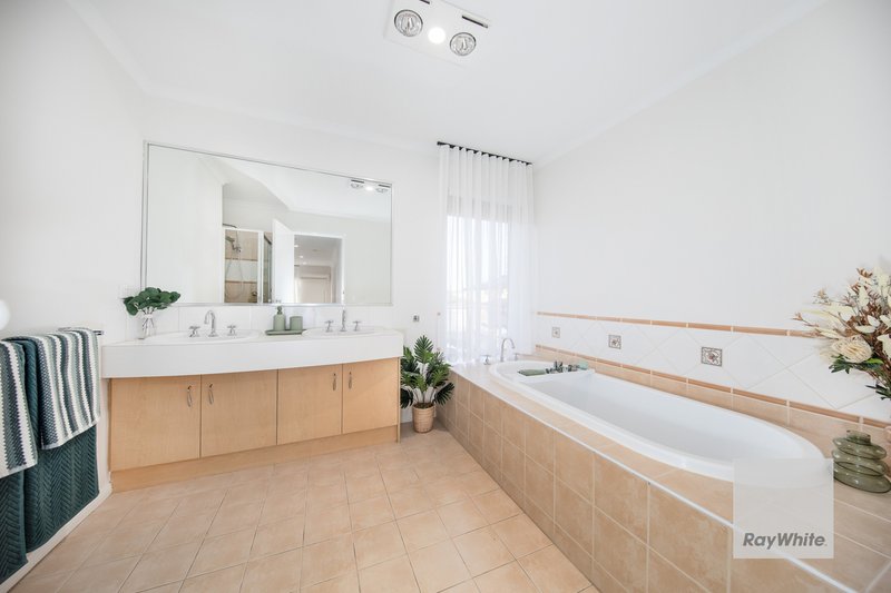 Photo - 1 Waranga Way, Taylors Hill VIC 3037 - Image 14