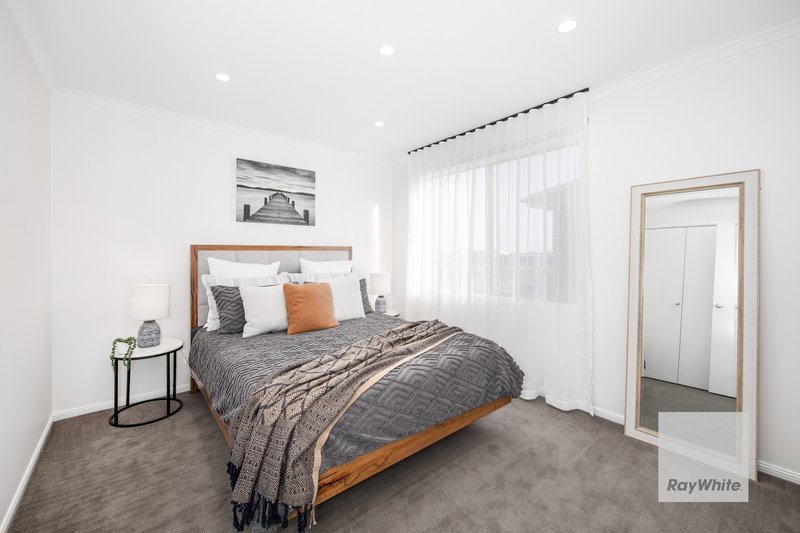 Photo - 1 Waranga Way, Taylors Hill VIC 3037 - Image 15