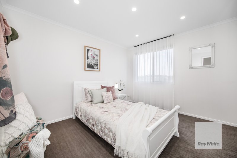 Photo - 1 Waranga Way, Taylors Hill VIC 3037 - Image 18