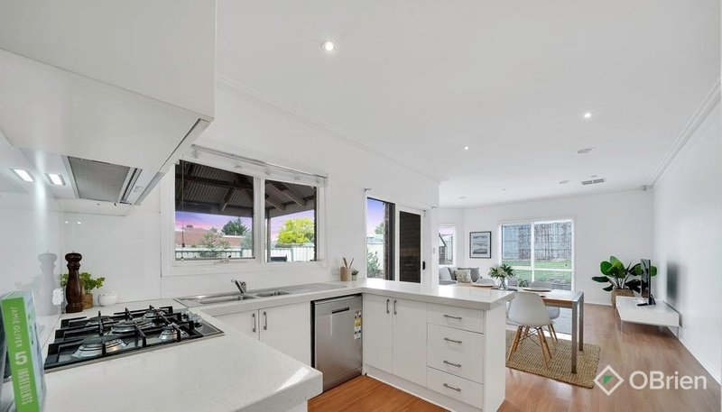 Photo - 1 Waterside Close, Hoppers Crossing VIC 3029 - Image 4