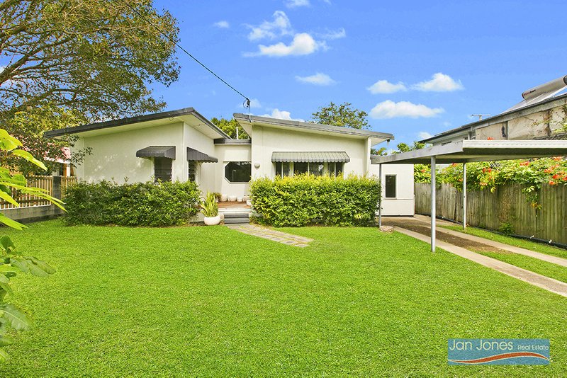 Photo - 1 Weaber Street, Clontarf QLD 4019 - Image 2