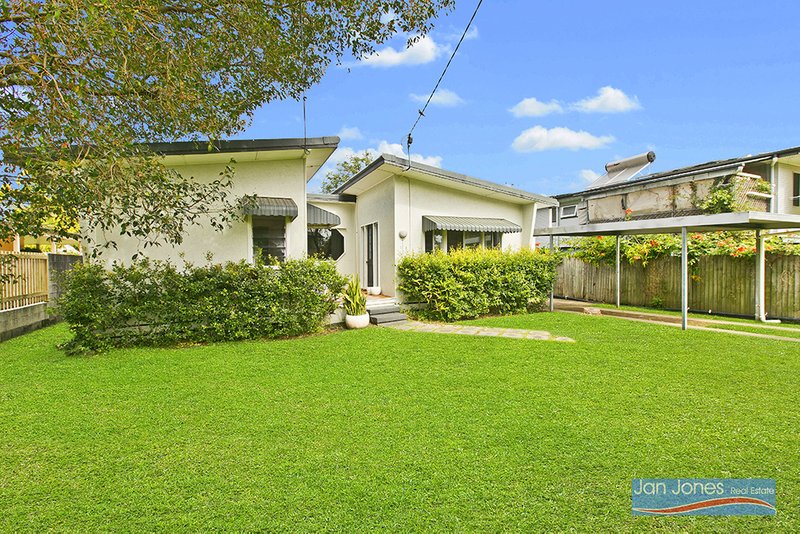 Photo - 1 Weaber Street, Clontarf QLD 4019 - Image 3