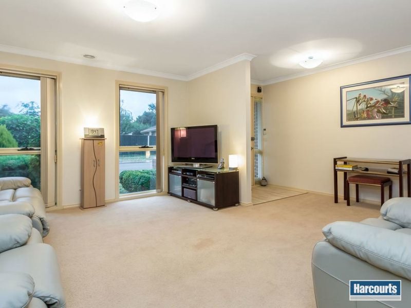 Photo - 1 Weeks Close, Rowville VIC 3178 - Image 4