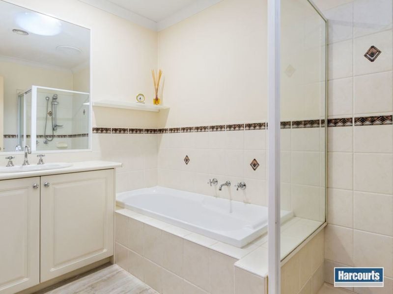 Photo - 1 Weeks Close, Rowville VIC 3178 - Image 5