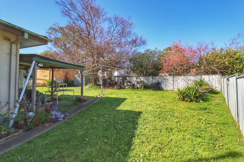 Photo - 1 Weeroona Place, Cowra NSW 2794 - Image 5