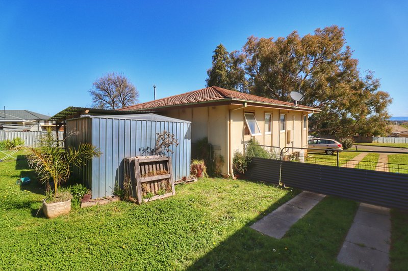 Photo - 1 Weeroona Place, Cowra NSW 2794 - Image 7