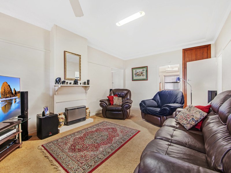 Photo - 1 Wentworth Street, Telarah NSW 2320 - Image 5