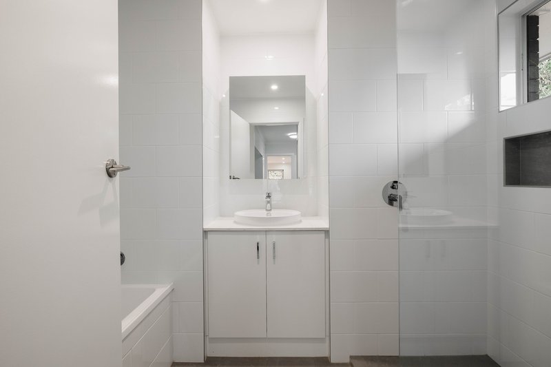 Photo - 1 Wessex Street, Harristown QLD 4350 - Image 10