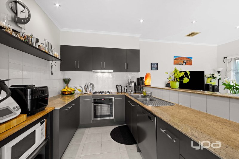 Photo - 1 Wildflower Lane, Cairnlea VIC 3023 - Image 5