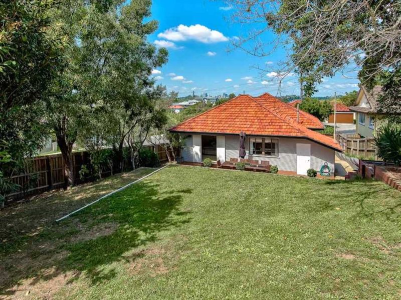 Photo - 1 Wilgarning Street, Stafford Heights QLD 4053 - Image 12