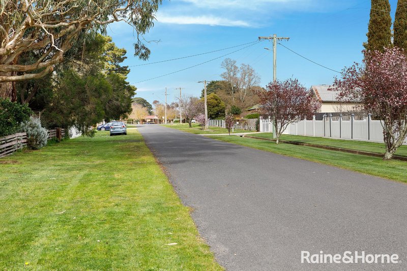 Photo - 1 William Street, Romsey VIC 3434 - Image 5