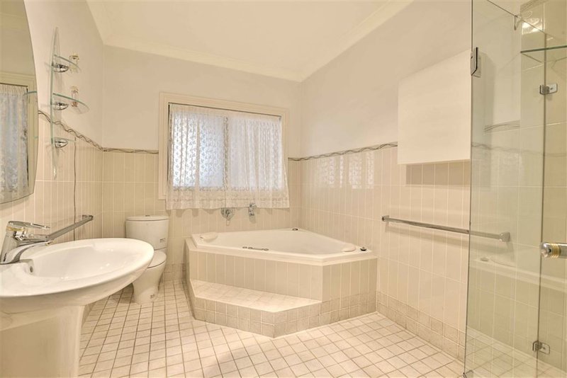 Photo - 1 William Thompson Way, Baulkham Hills NSW 2153 - Image 8