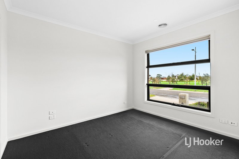 Photo - 1 Winscombe Road, Werribee VIC 3030 - Image 8