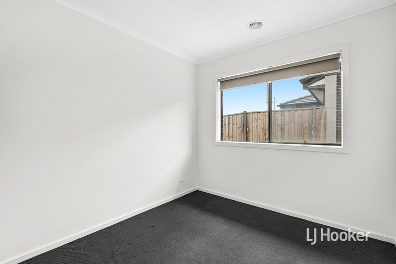 Photo - 1 Winscombe Road, Werribee VIC 3030 - Image 11