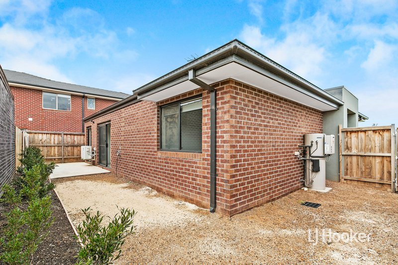 Photo - 1 Winscombe Road, Werribee VIC 3030 - Image 14