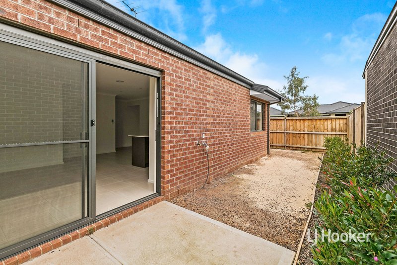 Photo - 1 Winscombe Road, Werribee VIC 3030 - Image 15