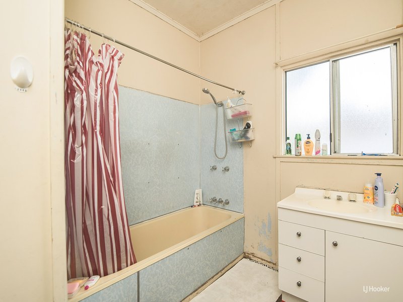 Photo - 1 Withers Street, Kawana QLD 4701 - Image 5