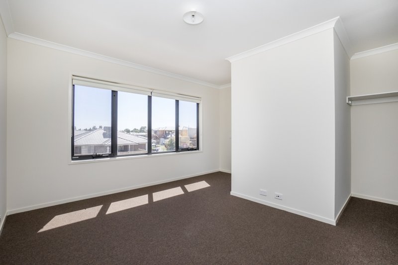 Photo - 1 Wolomina Crescent, Werribee VIC 3030 - Image 5