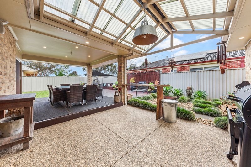 Photo - 1 Wonboyn Close, Pakenham VIC 3810 - Image 2