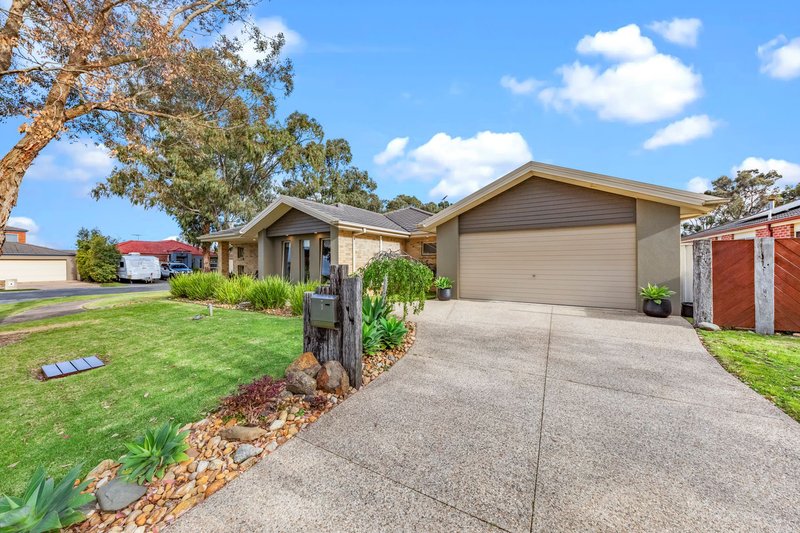 Photo - 1 Wonboyn Close, Pakenham VIC 3810 - Image 3