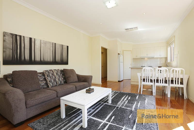 Photo - 1 Woodlea Crescent, Craigieburn VIC 3064 - Image 2