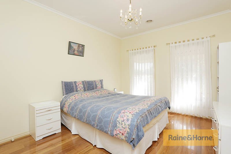 Photo - 1 Woodlea Crescent, Craigieburn VIC 3064 - Image 5