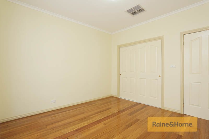 Photo - 1 Woodlea Crescent, Craigieburn VIC 3064 - Image 6